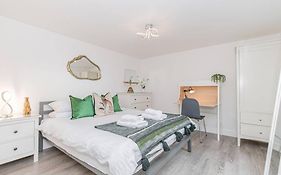 Oxford City Centre Apartment With Parking!